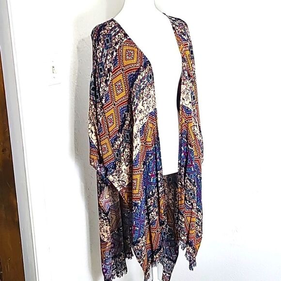 Umgee Colorful Print Long Kimono Wrap with Fringe Around the Bottom, Size M/L - Picture 2 of 9